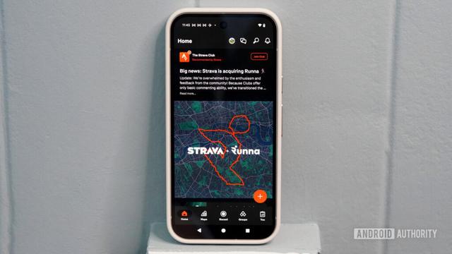 A users Strava app displays a Runna Acquisition screen.