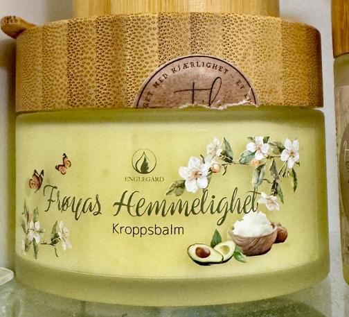 A righteous small-brand body balm(?) called "Frøyas Hemmelighet" (Freya's Secret – incorrectly capitalised in Norwegian), replete with bamboo screwtop lid and a label showing the image of avodcados. The whole jar is avocado-coloured, but I have not looked to discover if that is the colour of the container (glass, one would hope) or the product inside.
