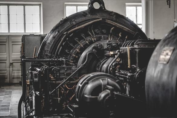 Der Alternator ist das Herzstück des einzig verbliebenen Maschinensenders der Welt in der Radiostation Grimeton. Fotografiert mit den Brennweiten 35mm und 75mm
