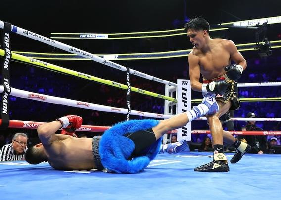 Emiliano Vargas embraces Cinco de Mayo showcase with second round stoppage win