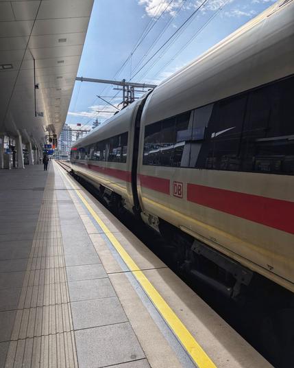 ICE 92 train departing from Wien Hauptbahnhof, fairly clear sky in the background
