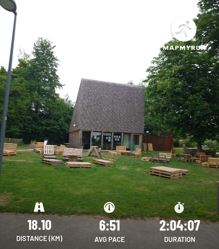 A bar with a relaxing area in front of It made of wood benches. Vegetation all around. Cloudy sky.

Running stats
Distance 18.10 km
Avg pace 6:51
Duration 2:04:07