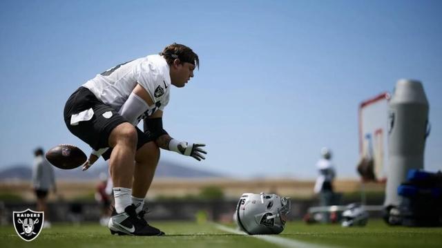 JPJ Winning 2025 NFL Protector of the Year Award🏴‍☠️Calling it now.