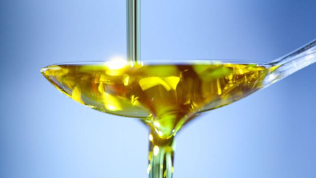 Une cuillère d'huile d'olive.