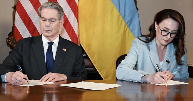 Scott Bessent, the U.S. Treasury secretary, and Yulia Svyrydenko, the Ukrainian economy minister, signing the minerals deal.