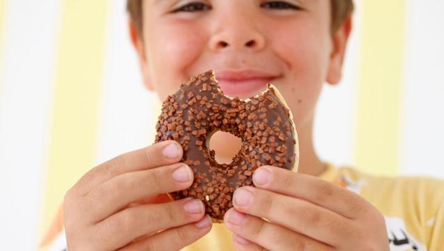 La stratégie pour l'alimentation renonce à réguler la pub pour la malbouffe à destination des enfants