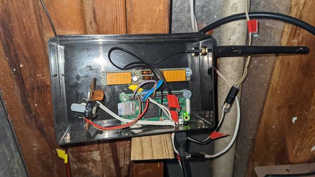A photo of the circuitry in its case A photo of the circuitry in its case