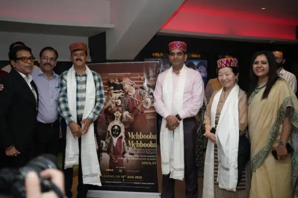Kangra DC Hemraj Bairwa and CTA Vice-President Dolma Tsering inaugurating the screening in a packed PVR theatre.