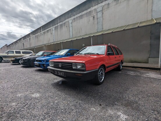 Front three quarter view of the Passat Estate 