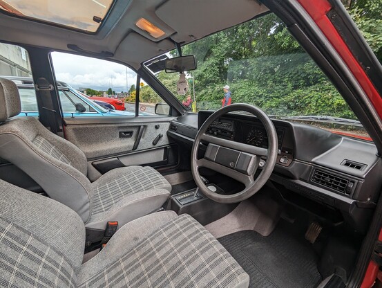 Interior view with textile seat upholstery and automatic gearbox 