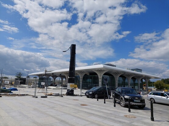 New bus station being built beside the main train station in Lublin, Poland.
There are notable columns that have a lattice structure which expand at the top.