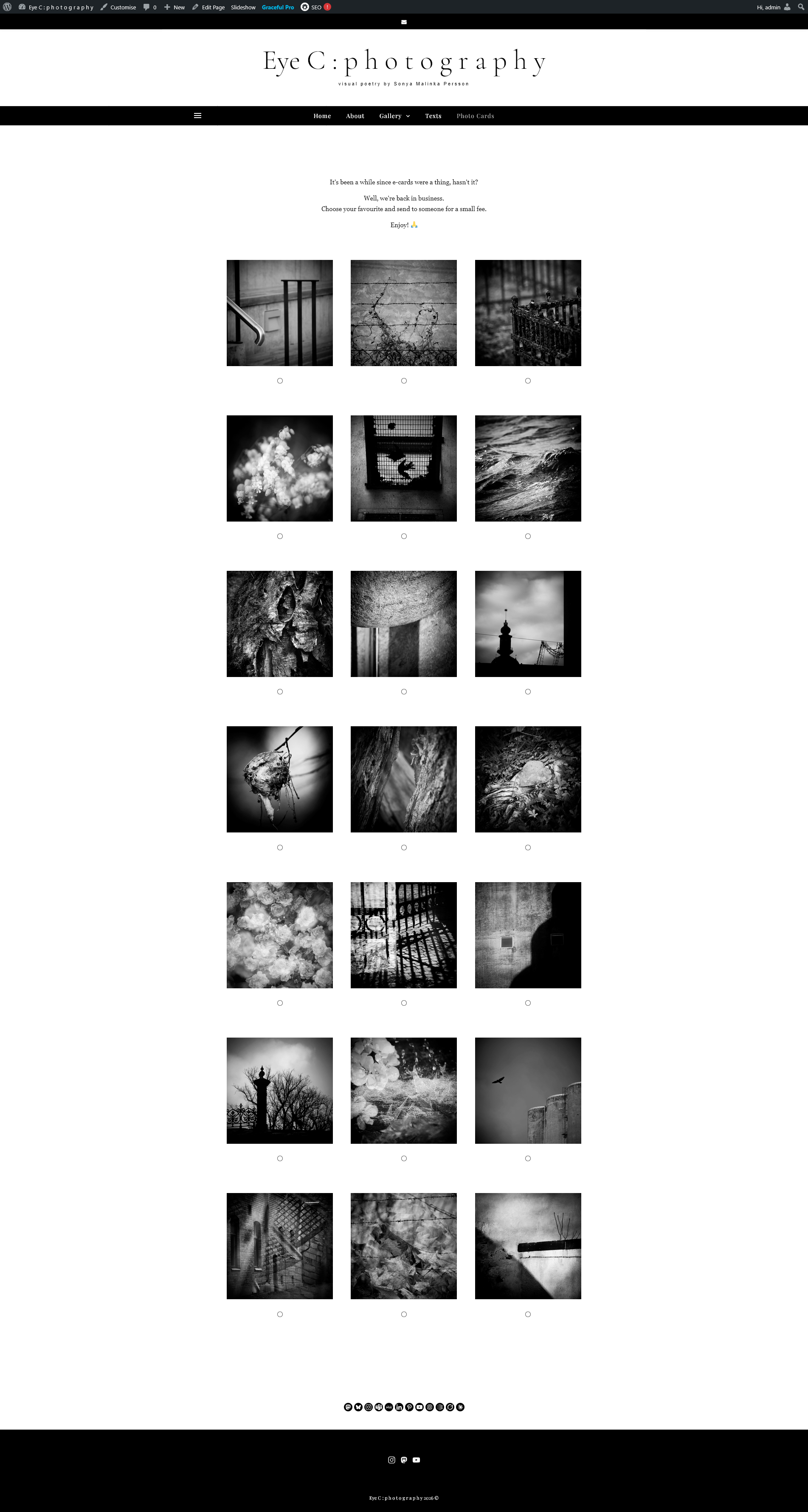 gallery with 21 b/w photographs that can be sent as e-cards.