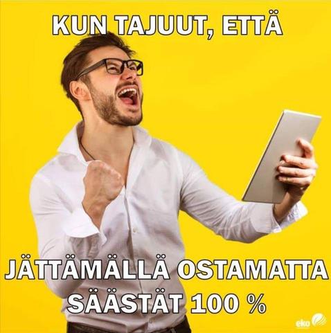 Keltainen tausta, mies valkoisessa paidassa ja silmälaseissa pitää toisella kädellä tablettia ja toisella nyrkkiä ilmassa sekä iloitsee. Tilanne on ns. onnistumisen tunne. 

Valkoisella tekstillä yllä: Kun tajuut, että
Valkoisella tekstillä alla: jättämällä ostamatta säästät 100 %