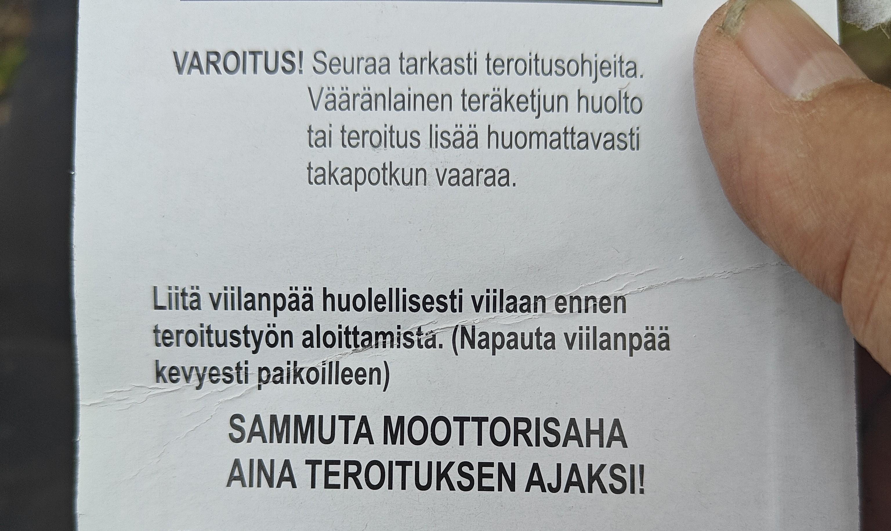 Ohje jossa käsketään sammuttaa moottorisaha teroituksen ajaksi.