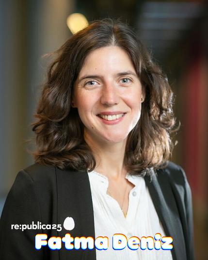 Das Foto zeigt Fatma Deniz. Sie hat schulterlanges Haar. Sie trägt einen Blazer und schaut frontal in die Kamera.