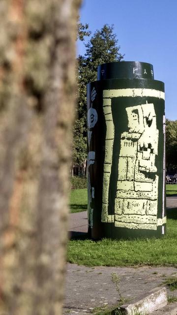 Mural on cilinder shaped object