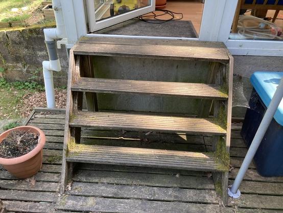 Previous, flimsy staircase with 14cm deep steps.