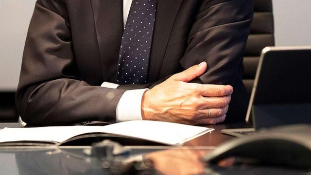 Diplomatie: Erstes Telefonat: Merz lädt Trump nach Deutschland ein - Politik