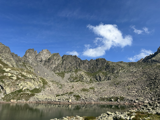 Torrioni Saragat visti dal lago superiore di Peyrafica