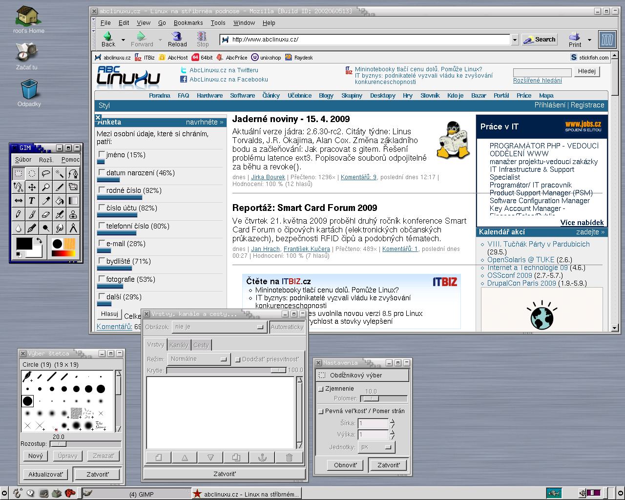 Slackware 8.1 con l'ambiente desktop GNOME 1.4 e alcune finestre di applicazioni visibili – browser web, GIMP