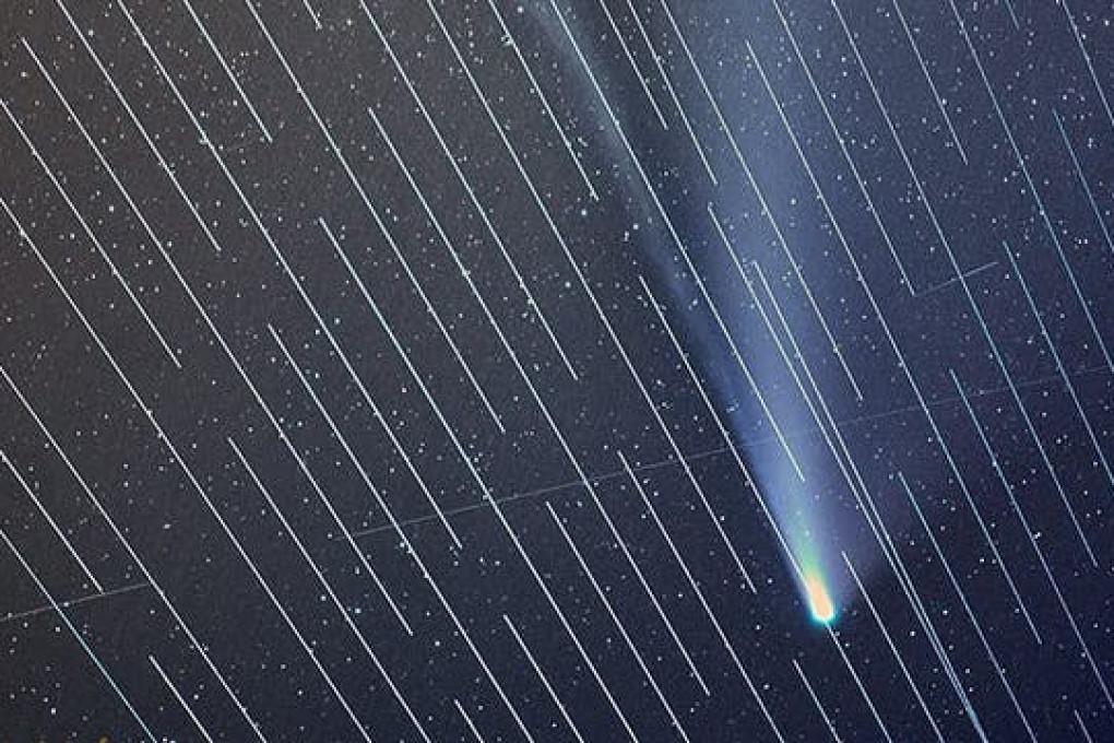 Uno studio ESO ha calcolato per la prima volta un limite che prima non esisteva: se in orbita finiscono più di 100.000 satelliti, guardare bene il cielo dalla Terra con i telescopi diventa praticamente impossibile: perderemmo quasi un terzo delle immagini nei casi peggiori.

Questo numero potrebbe reggere solo a una condizione: i satelliti dovrebbero essere invisibili a occhio nudo. Il problema è che esiste già chi vuole fare l'esatto contrario, lanciando milioni (!) di satelliti pensati apposta per essere visibili di notte, come piccoli specchi nel cielo.

https://www.futuroprossimo.it/2026/07/i-satelliti-distruggeranno-astronomia-100-000-e-il-numero-limite/

#astronomia #satelliti #spazio #cielo