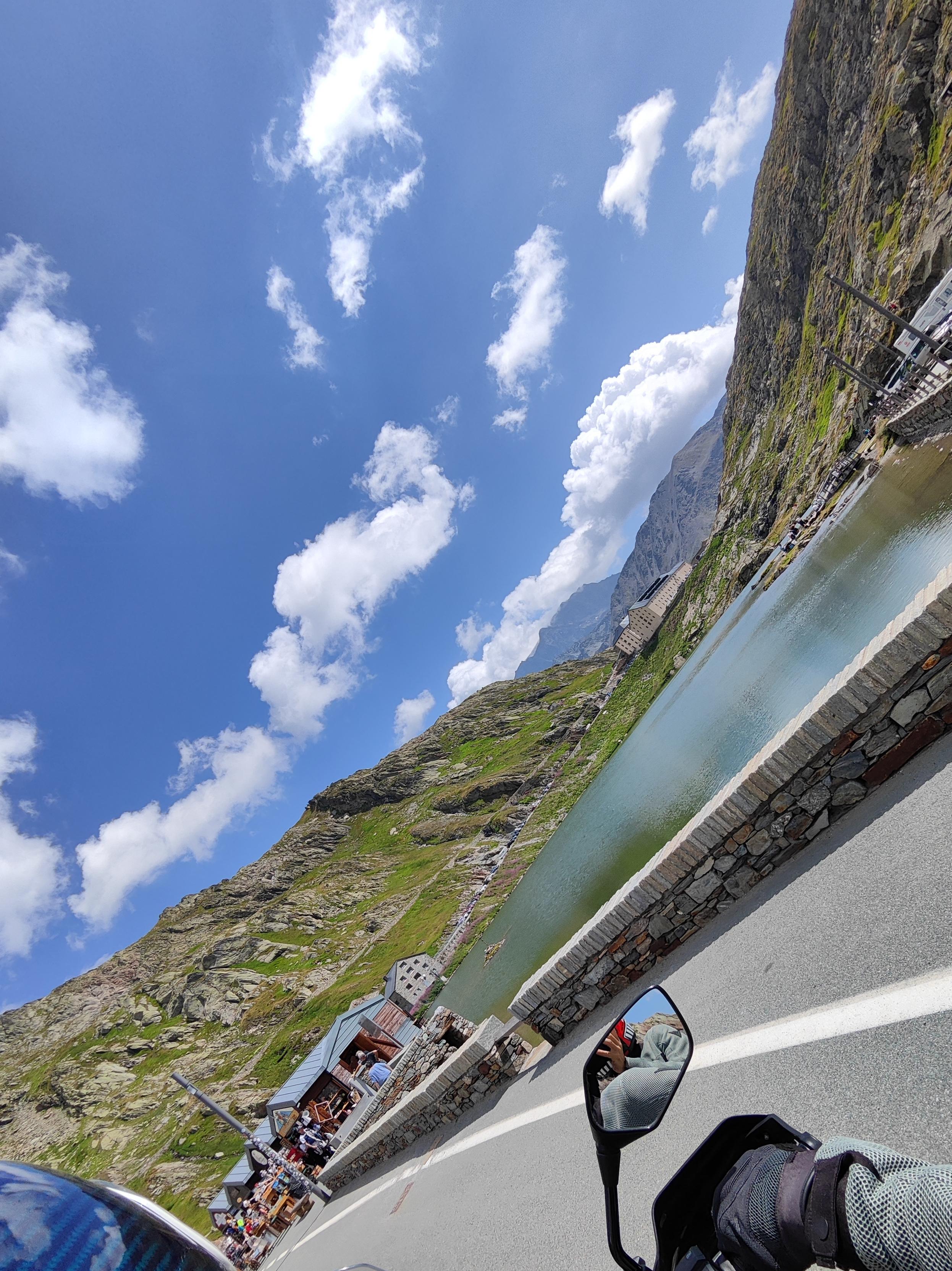 al Col du Gd-St-Bernard CH 2.473 mt