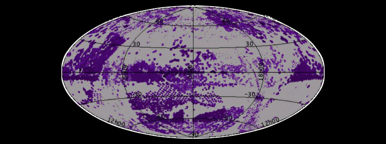 Distribuzione nel cielo degli oggetti astronomici DR20 osservati dal programma Black Hole Mapper (BHM) di SDSS-V.