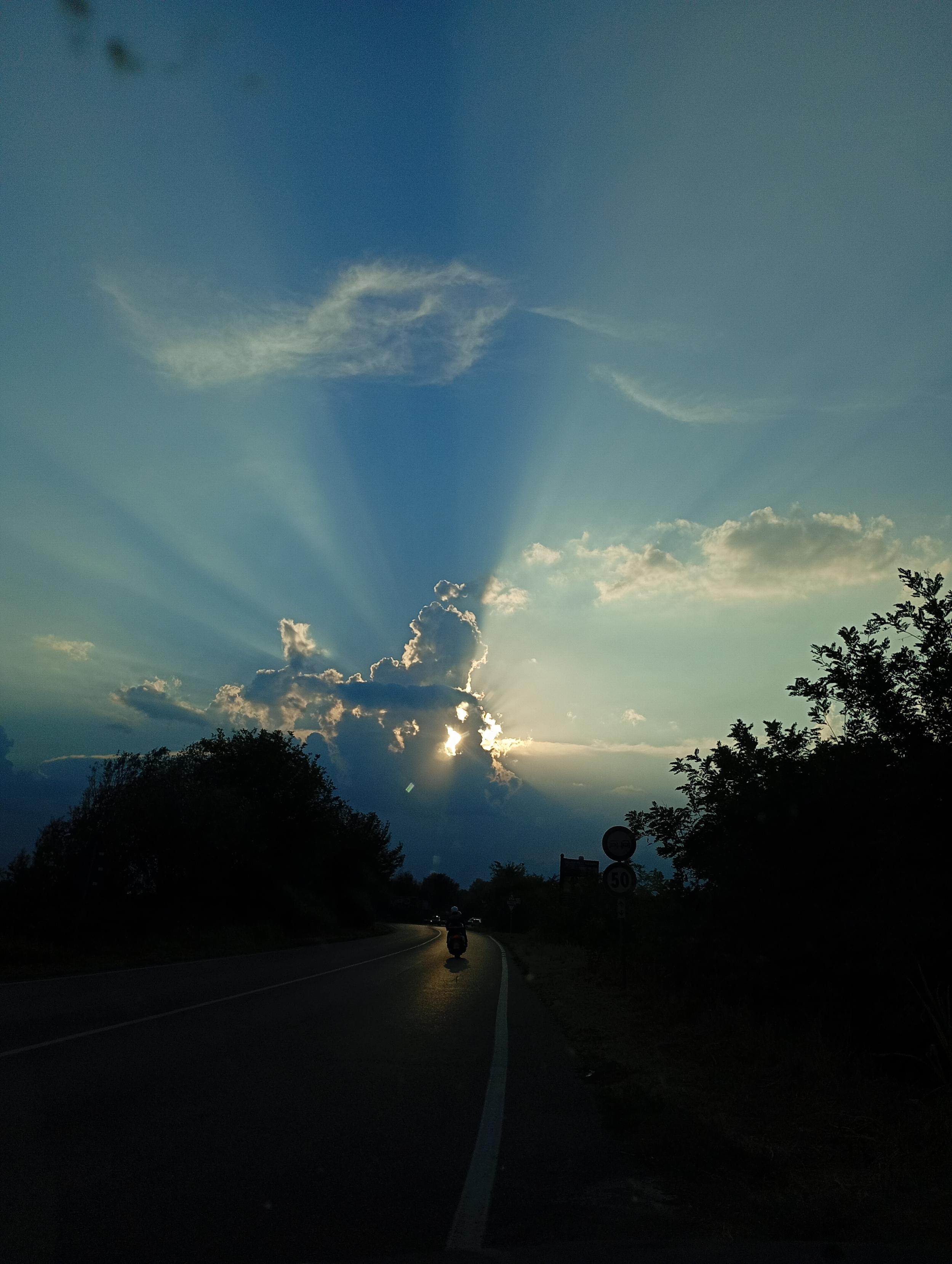 Una semplice foto di un tramonto sulla via di Busnago, uscendo dalla terra meneghina