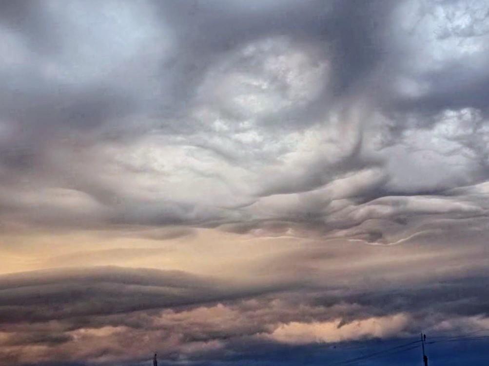 Formazioni nuvolose nel cielo di Udine.