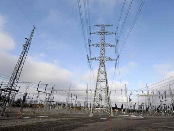 Overhead cables at Fingrid’s transformer station for Estlink 2, a mostly submarine transmission link between Finland and Estonia, in Anttila, Porvoo, in March 2014.