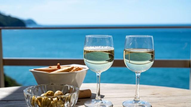 Listen to The Country online with Jamie Mackay: NZ’s wine industry with Blair McLean