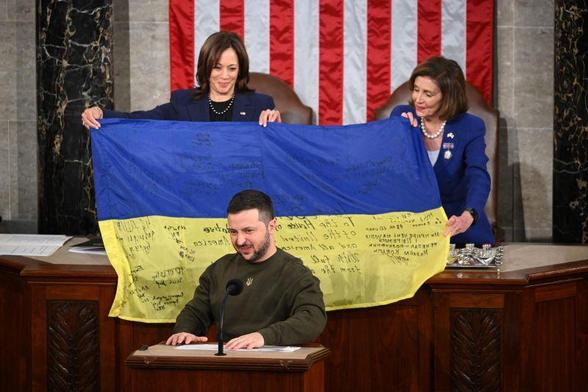 Zelensky has just given a Ukrainian flag signed by soldiers as a gift for Kamala Harris and the US Congress, 21 Dec 2022

“The boys gave me our wonderful flag with their signatures written down on it to hand over,” Zelensky had told reporters traveling with him from Ukraine.