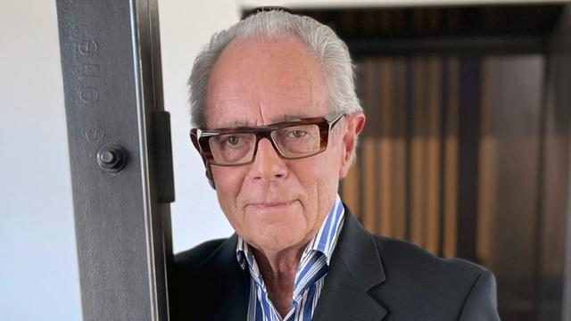 Sir Michael Hill steps back from board of jewellery firm to undergo cancer treatment