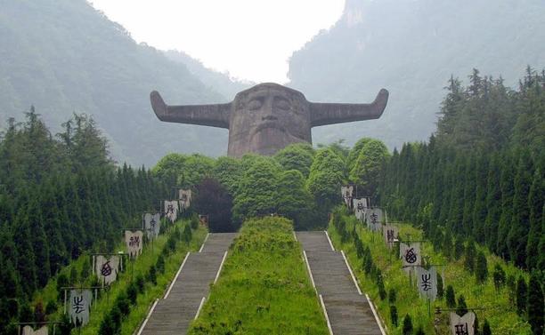 a closer photo of the head of shennong, it is cylindrical, his eyes closed and peaceful