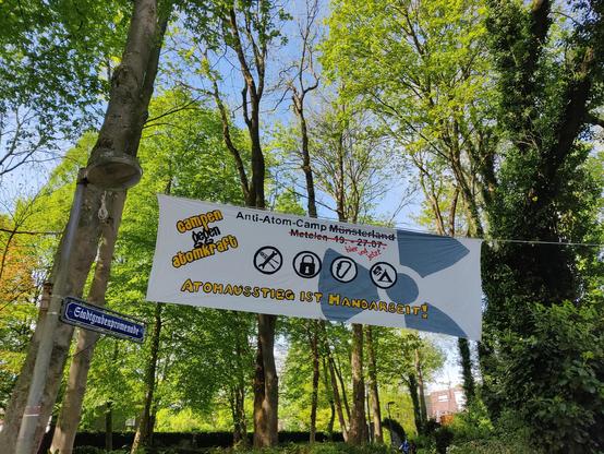 Campbanner am eingang
