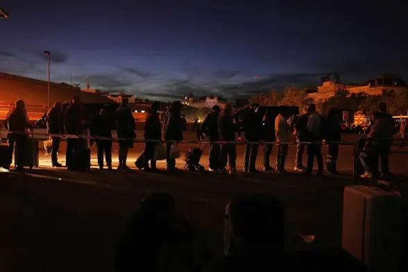 Apagón de luz en España, última hora en directo | Castilla y León estudiará si una persona enferma de ELA murió por el apagón