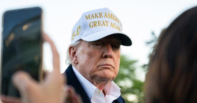 Trump Cabinet meets as president places blame on Biden for economic woes