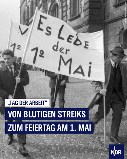 Bild: Ein Schwarz-Weiß-Foto zeigt zwei Männer in einem Demonstrationszug mit dem Banner "Es lebe der 1. Mai"

Text: "Tag der Arbeit"

Von blutigen Streiks zum Deiertag am 1. Mai