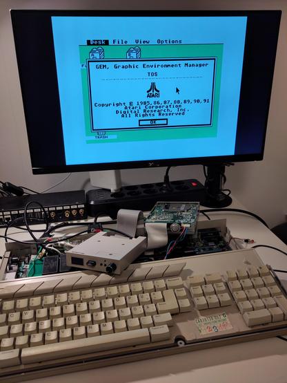 The GEM desktop of TOS 2.06 running from the Sidecartridge "TOS Emulator" on the Atari STE.