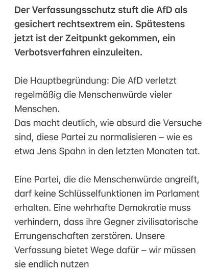 Das Bild zeigt einen Text in deutscher Sprache, der sich mit der AfD (Alternative für Deutschland) und der Frage der rechtsextremen Ausrichtung der Partei auseinandersetzt. Der Text wird von der Verfassungsschutzbehörde als rechtsextrem eingestuft und fordert ein Verbotssverfahren. Die Hauptbegründung ist, dass die AfD die Menschenwürde vieler Menschen regelmäßig verletzt. Der Text kritisiert die Versuche, die Partei zu normalisieren, und betont, dass eine Partei, die die Menschenwürde angreift, keine Schlüsselrollen im Parlament erhalten darf. Es wird betont, dass eine wehrhafte Demokratie verhindern muss, dass ihre Gegner zivilisatorische Errungenschaften zerstören. Die Verfassung bietet Wege für diese Maßnahmen, und es wird aufgerufen, diese Wege zu nutzen.

Bereitgestellt von @altbot, privat und lokal generiert mit Ovis2-8B

🌱 Energieverbrauch: 0.239 Wh