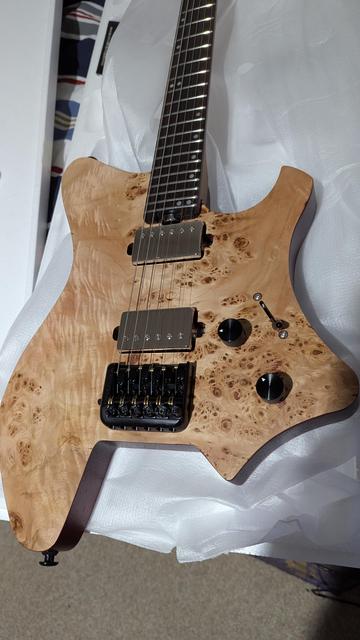 The burl laminate on the guitar body is very nice, with no large knots or holes and a good, clean finish.