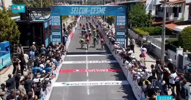 Finally! Elia Viviani strikes in chaotic sprint in Tour of Turkey and wins for first time in 2.5 years
