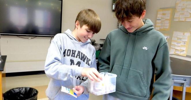 Mohawk teacher's science class a little fishy | Local News