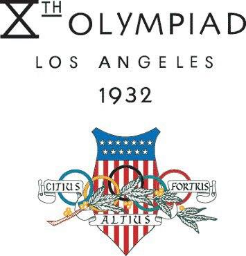 Logo der Olympischen Spiele 1932 in Los Angeles. Es zeigt ein Wappen mit roten und weißen Streifen, fünf Olympischen Ringen in blauer, schwarzer, roter, gelber und grüner Farbe. Darüber steht die römische Zahl für 10 und das Jahr 1932.
