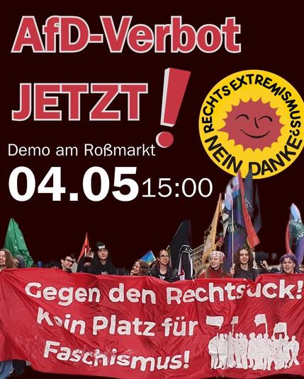 Das Bild ist ein Demoaufruf
Unter der Überschrift AfD-Verbot jetzt! sind Datum (04.05.), Uhrzeit (15:00 Uhr) und Veranstaltungsort (Frankfurt Rossmarkt) aufgeführt. Daneben prangt der abgewandelte Atomkraft?-Nein-Danke!-Sticker, nur heißt es hier "Rechtsextremismus? Nein Danke"
Darunter sieht man eine Gruppe Menschen mit Fahnen, die sich hinter einem Transparent mit der Aufschrift "Gegen den Rechtsruck! Kein Platz für Faschismus!" versammelt haben.