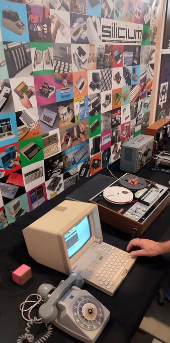 Expo silicium retrocomputing : telephone, minitel, lecteur de bande...