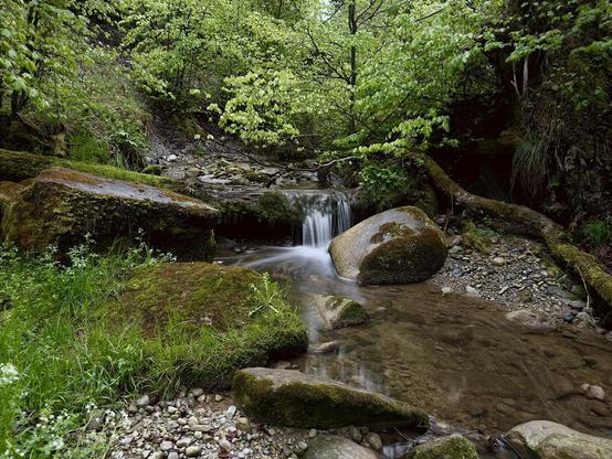 ein kleiner wasserfall