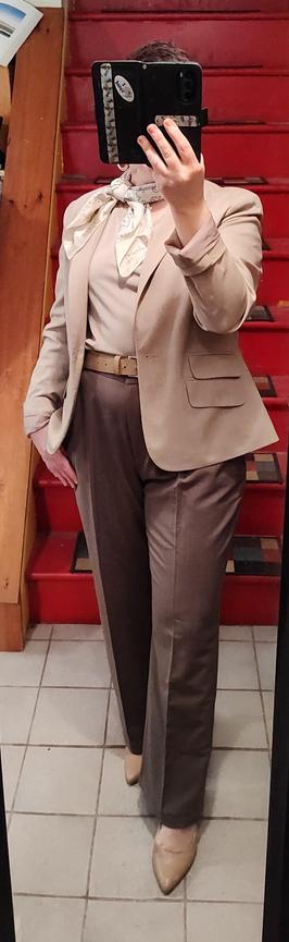 Beige T, taupe trousers, beige belt and slingbacks. Beige blazer, neckerchief. Muted muted muted tones today.