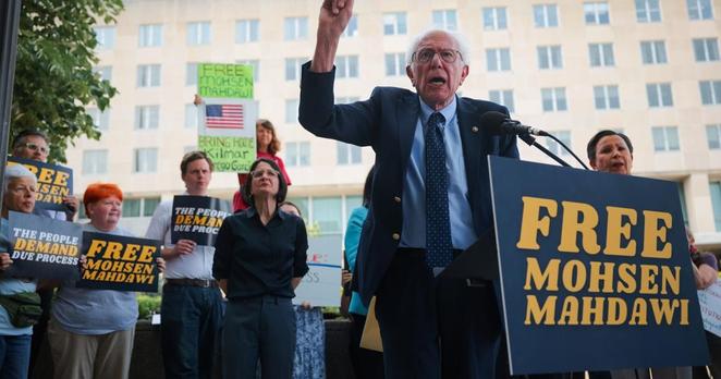Column: How the White House is squandering voters’ support on immigration | Opinion