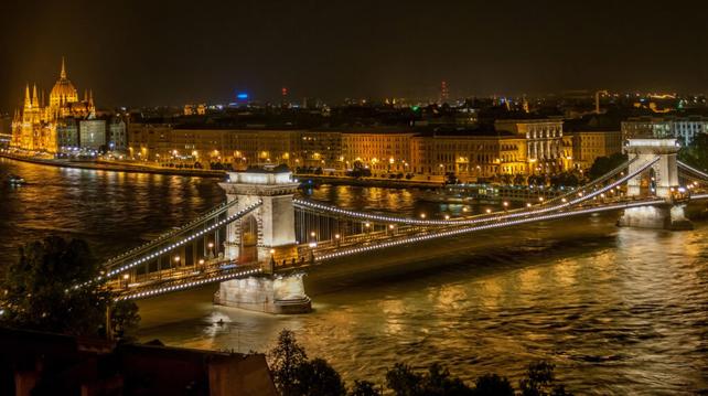 Foto einer Brücke in Budapest